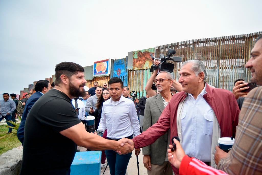 Reconoce Adán Augusto López Hernández a migrantes; pide construir puentes, no muros, y respetar sus derechos humanos.