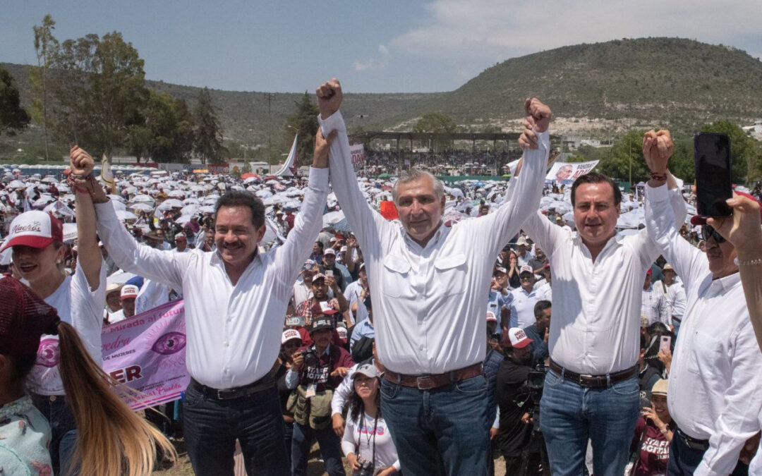 Al grito de “¡presidente, presidente!”,  así recibieron en Tecamachalco Puebla a, Adán Augusto López