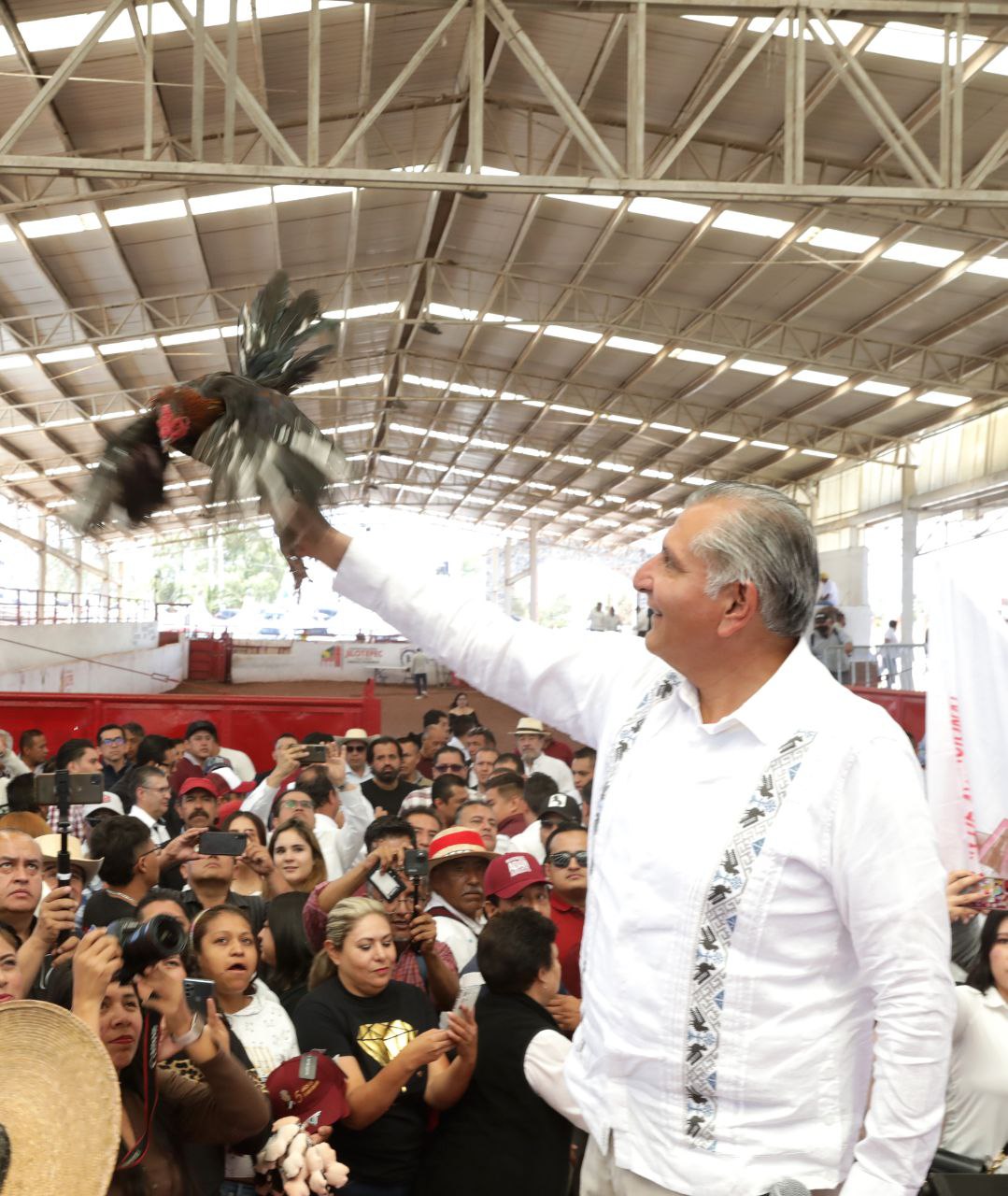 Crear programas de apoyo a las mujeres en todo el país, plantea Adán Augusto López Hernández