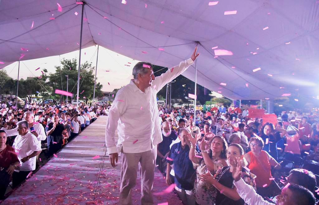 “Este movimiento ya les ganó a los oligarcas, a los dueños del dinero, a Televisa, y les vamos a volver a ganar; nunca nos van a doblar” Adán Augusto en Quintana Roo