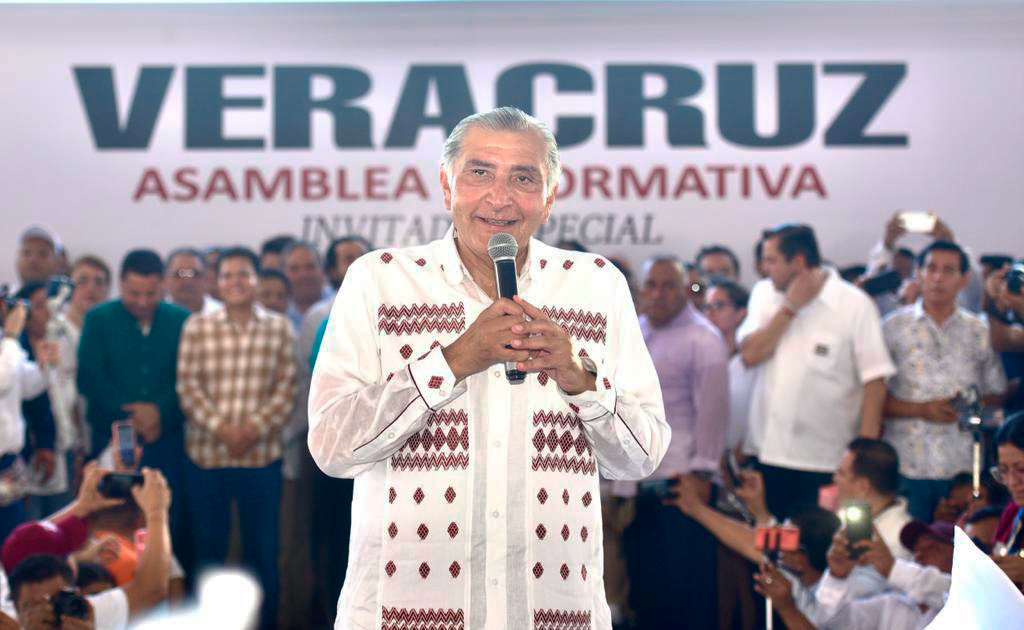 Adán Augusto López Hernández se prodiga en un amplio reconocimiento a la Cuarta Transformación de la vida pública en México, frente a miles de veracruzanos