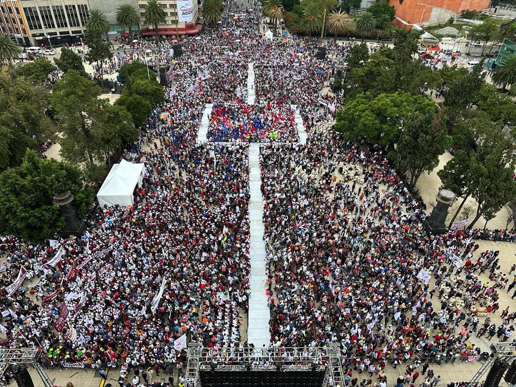 Cerca de 100,000 mil personas en el gran cierre de Adán Augusto López en el monumento a la Revolución.