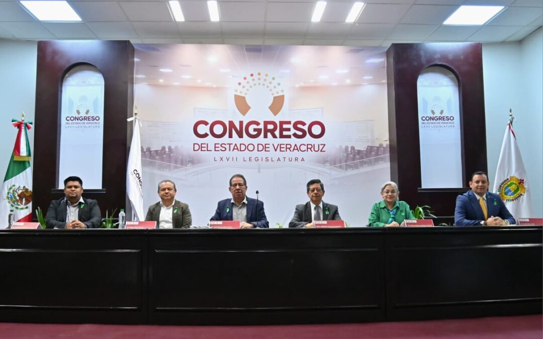 Recibe el Congreso a personas adultas mayores en conversatorio