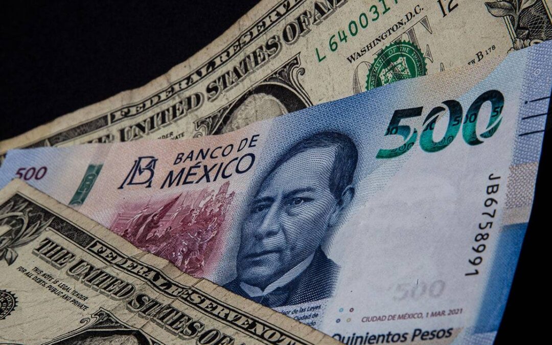 El peso mexicano gana terreno ante el dólar en un mercado cauteloso