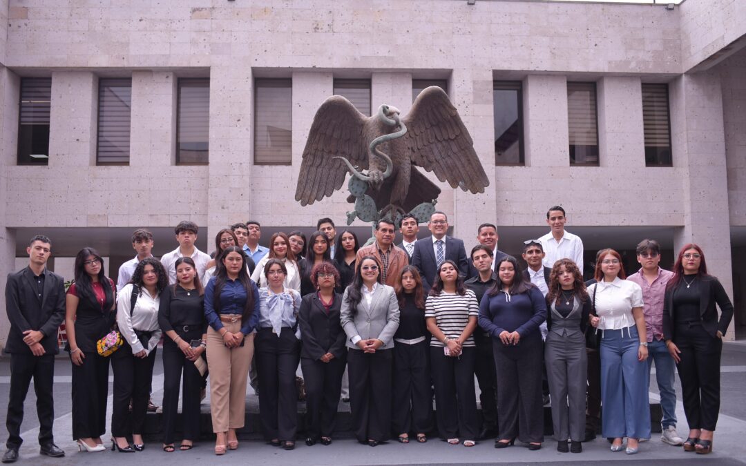 Recibe diputado Esteban Bautista a estudiantes de Derecho de la Universidad de Oriente