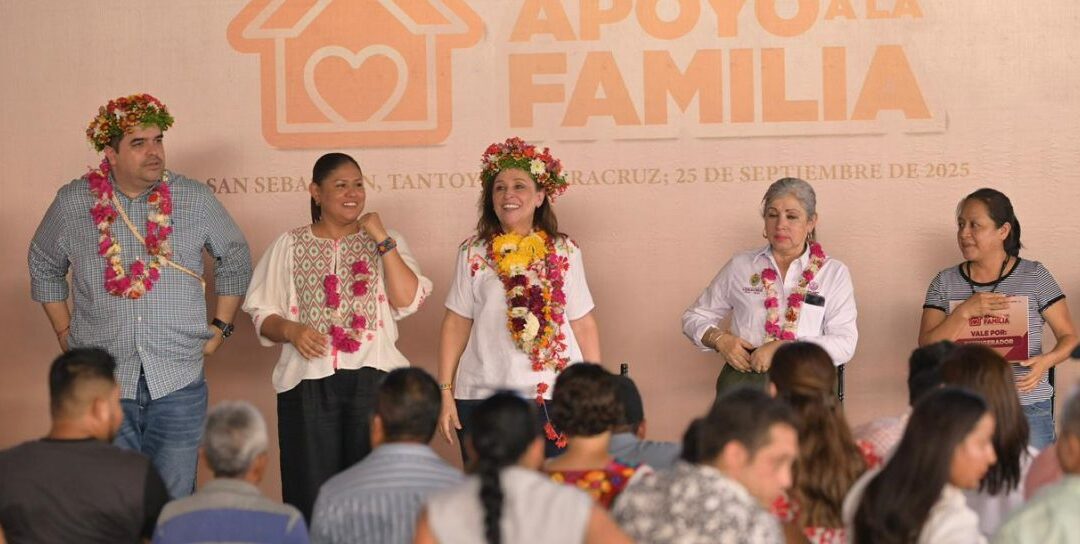 Gobernadora Rocío Nahle entrega 593 apoyos a familias del norte de Veracruz