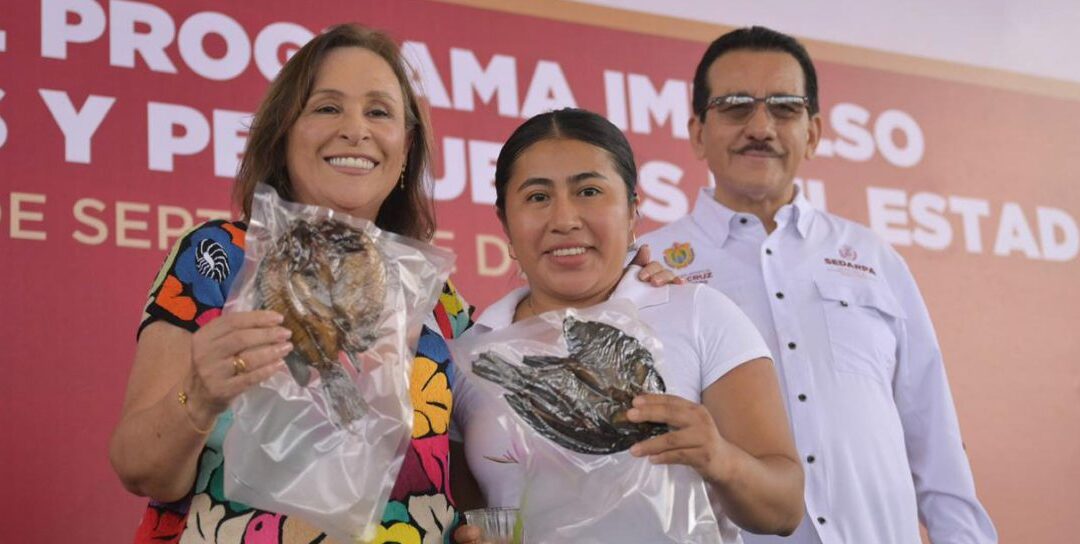 La 4T regresa los recursos al pueblo; Rocío Nahle entrega apoyos al sector pesquero