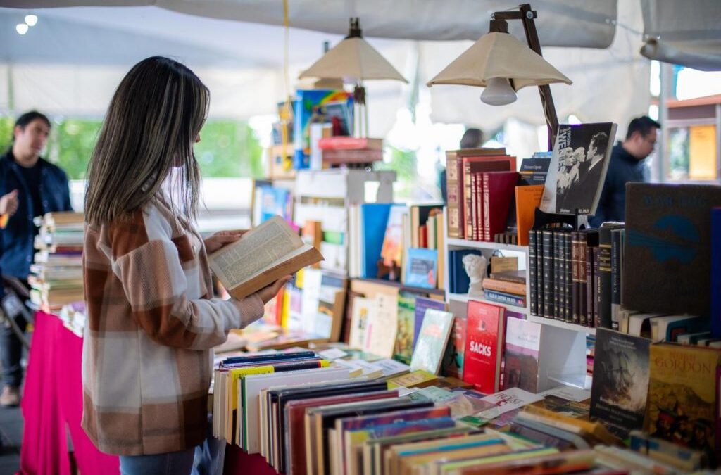 Libros para todos en el parque Juárez de Xalapa