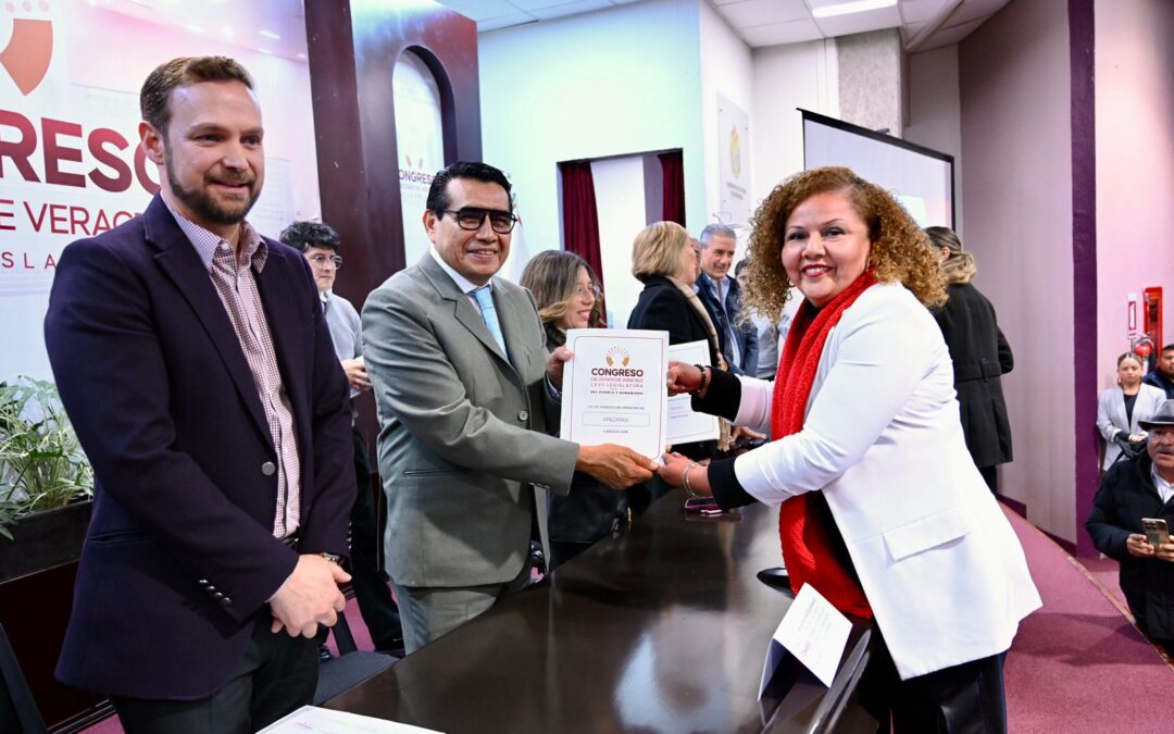 Entrega Congreso del Estado leyes de ingresos a municipios de