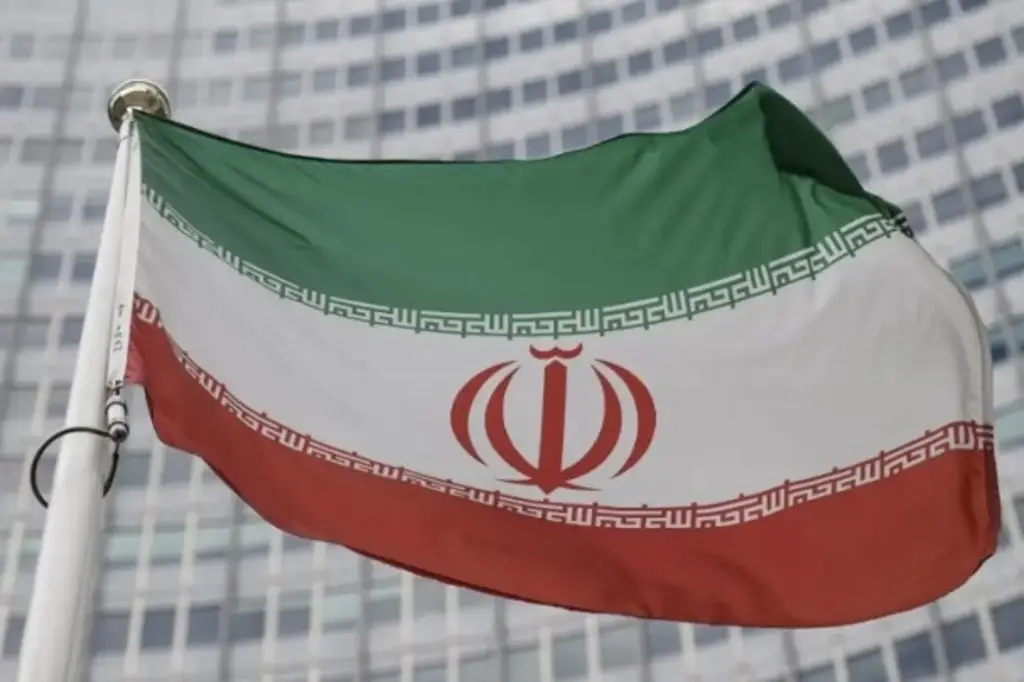 Irán estudia la propuesta estadounidense mientras Trump amenaza con más ataque