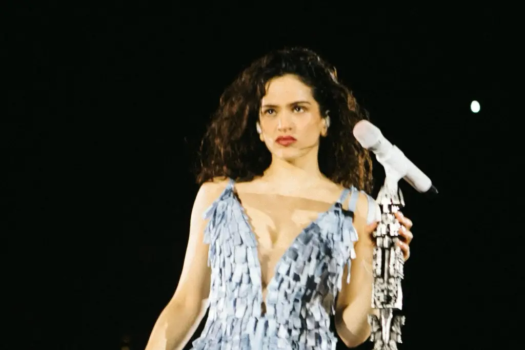 Rosalía arranca gira por Latinoamérica; conoce su tour