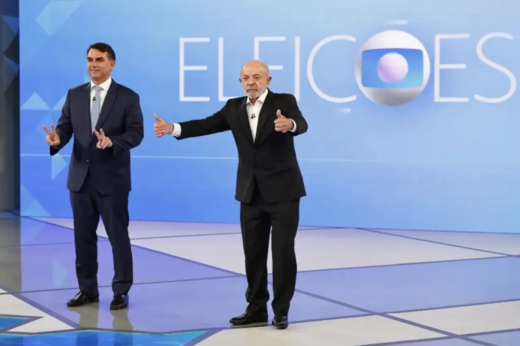 ¿Qué se sabe de Flávio Bolsonaro tras salir de Brasil con su familia? (+Video)